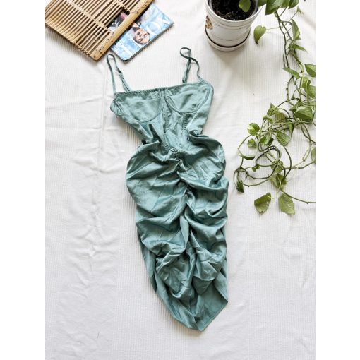 Prettylittlething menta ruha 